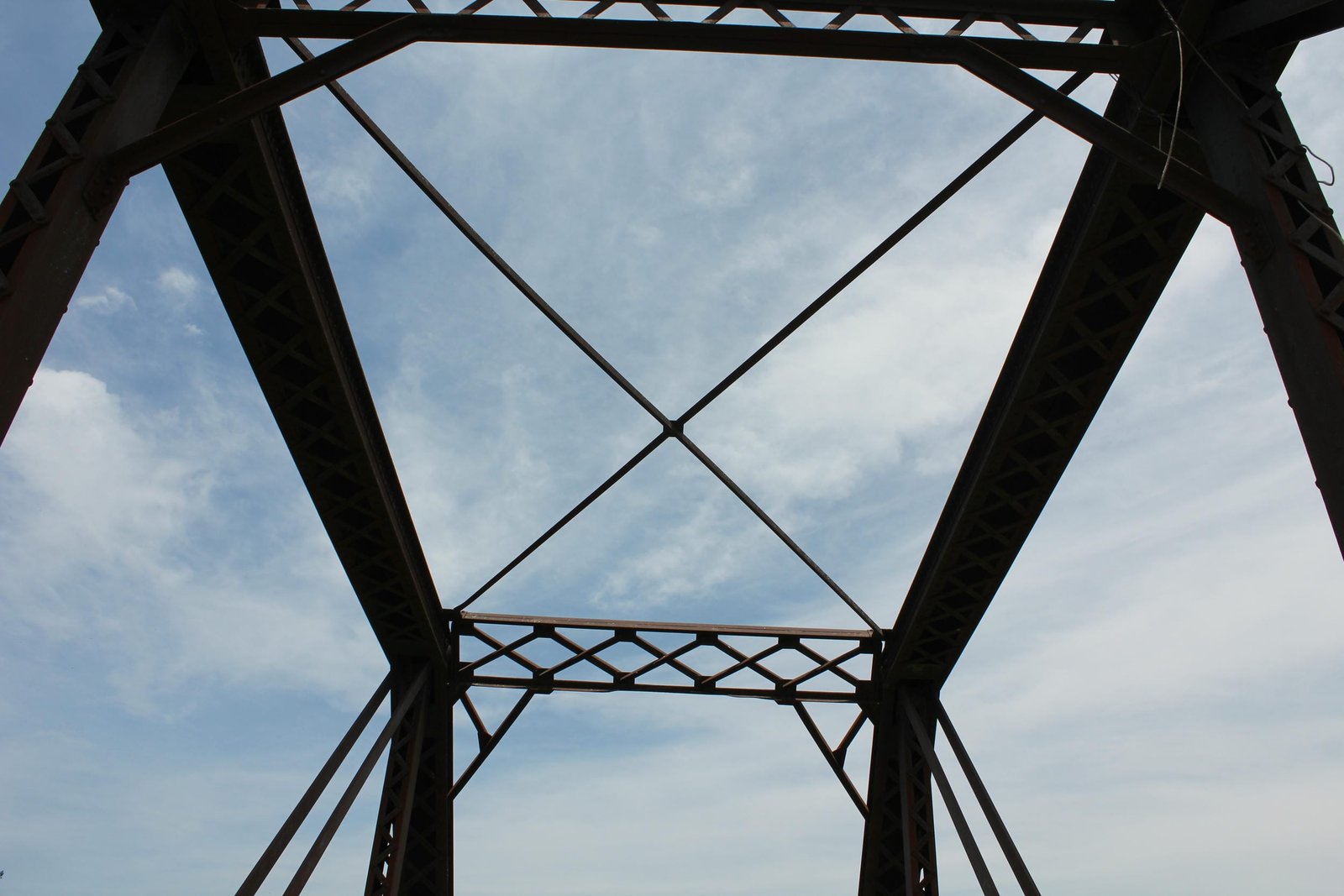 Upper lateral bracing, north span